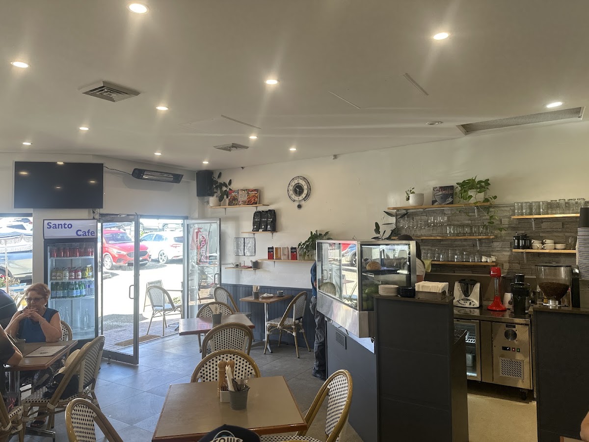 Santo Cafe & Restaurant Photos 2